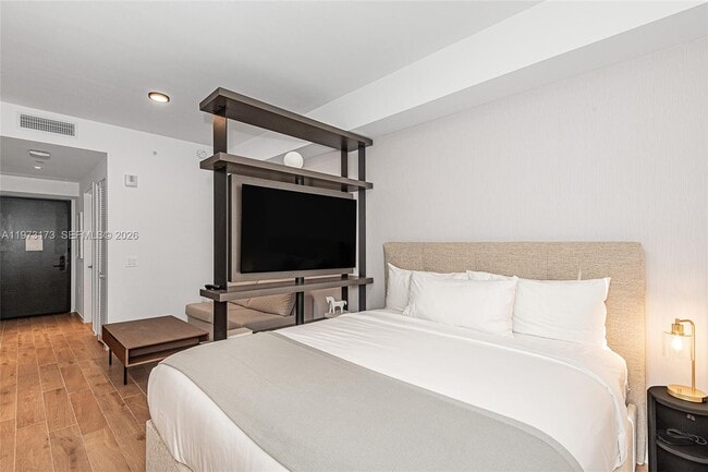 Building Photo - 398 NE 5th St