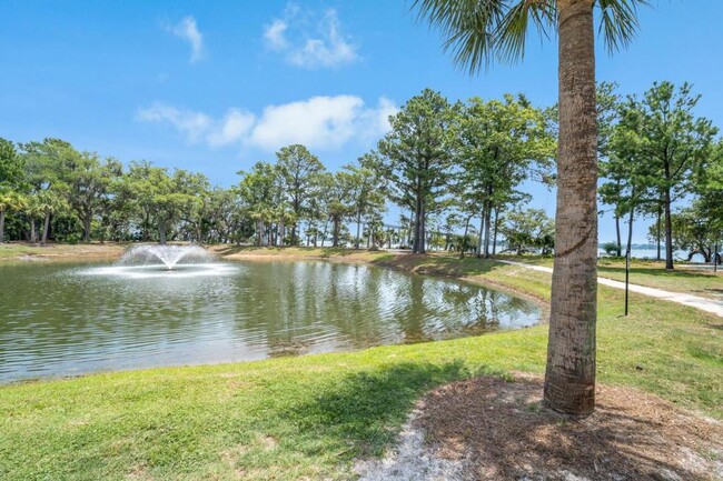 Building Photo - 130 River Landing Dr