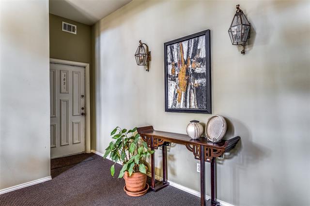 Building Photo - 10403 High Hollows Dr