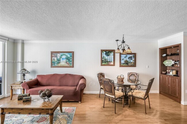 Building Photo - 6917 Collins Ave