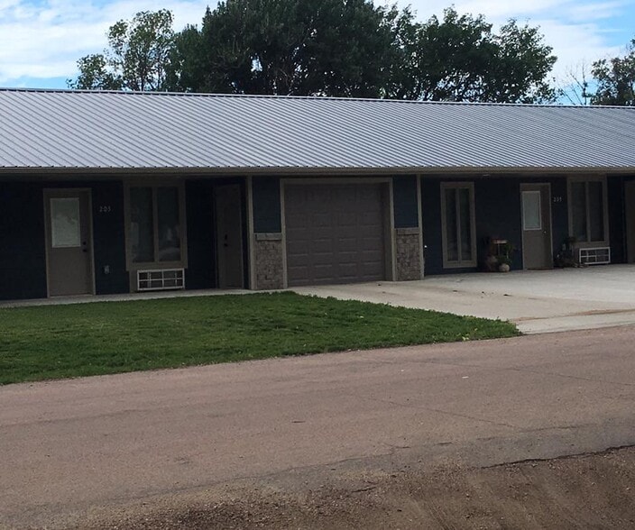 Building Photo - 208 E 2nd Ave