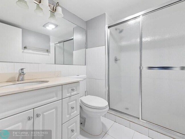 Building Photo - 371 S Hollybrook Dr