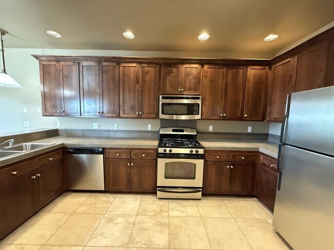 Building Photo - B11110E