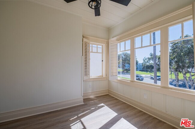 Building Photo - 216 N Catalina Ave