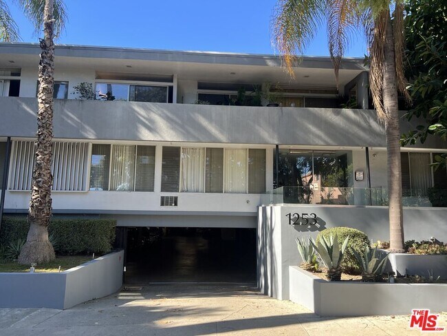 Building Photo - 1253 Hayworth Ave