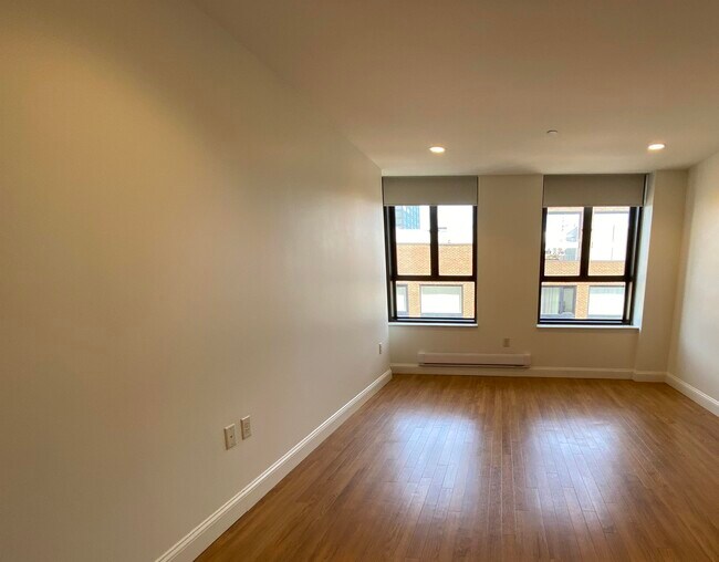 Building Photo - 875 Elm St