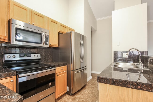 Building Photo - 6410 W Sandra Terrace