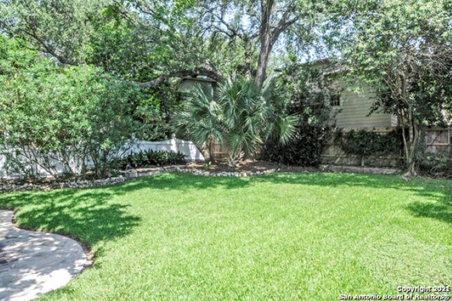 Building Photo - 2 Bedroom/1 Bath Alamo Heights Subdivision