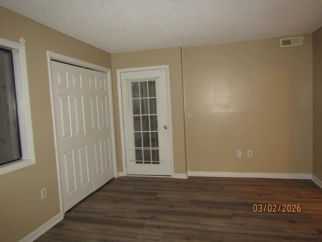 Building Photo - 4812 Pinehurst Cir