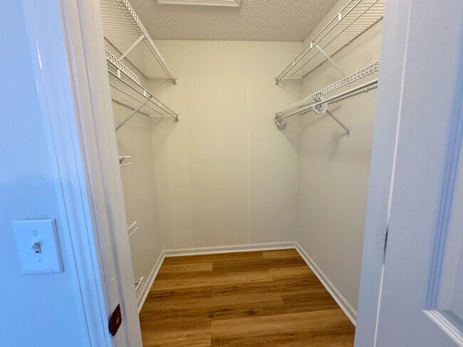Building Photo - 2086 Magnus Ln