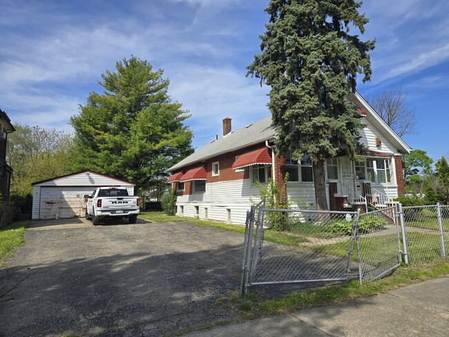 Primary Photo - 9935 Broadstreet Ave