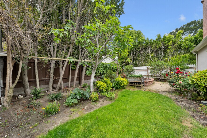 Building Photo - 4722 Forman Ave