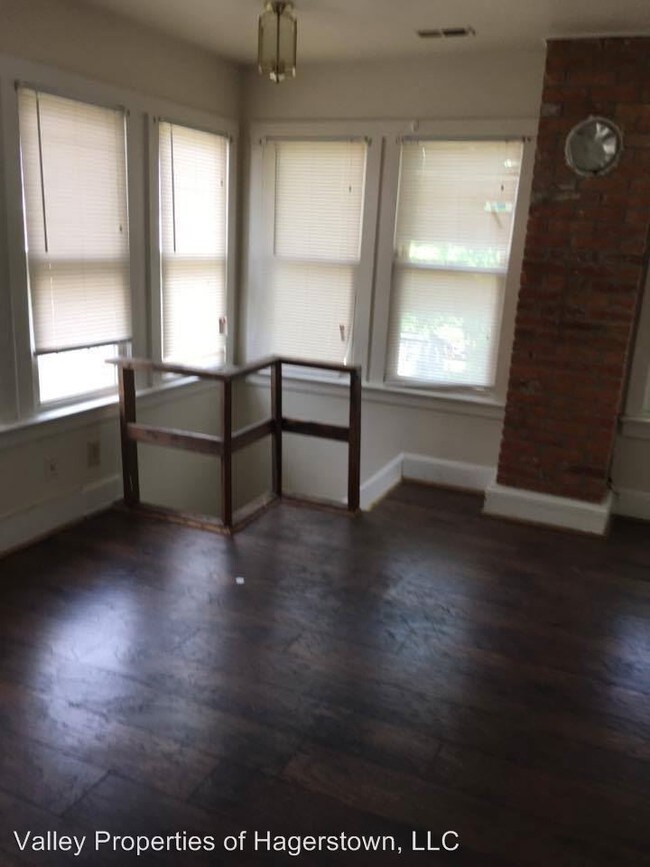 Building Photo - 3 br, 2.5 bath House - 117 N Spring St