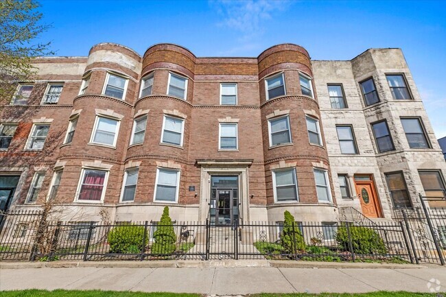 Building Photo - 4421 S Prairie Ave
