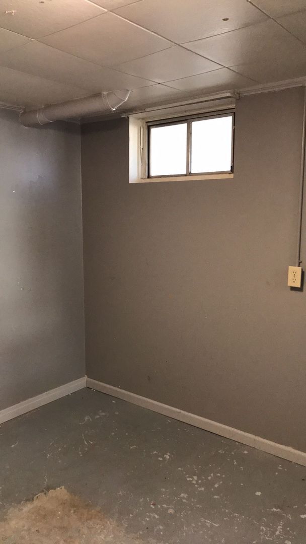 Building Photo - 2 Bedroom 2 Bath House with detached Garage