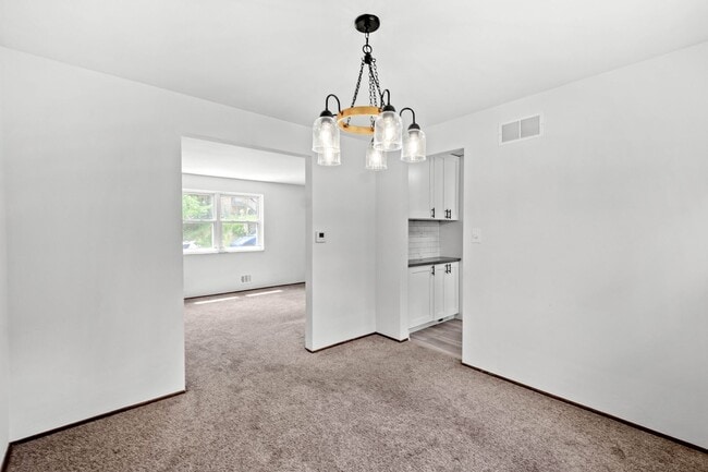 Building Photo - AVAILABLE JULY 1ST! UPDATED 3-bedroom!!