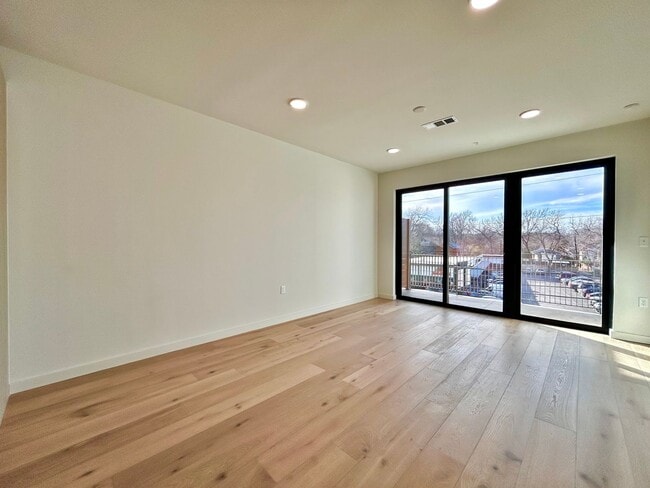 Building Photo - Bright & Spacious 1 Bedroom, 1 Bathroom with Resort-Style Amenities