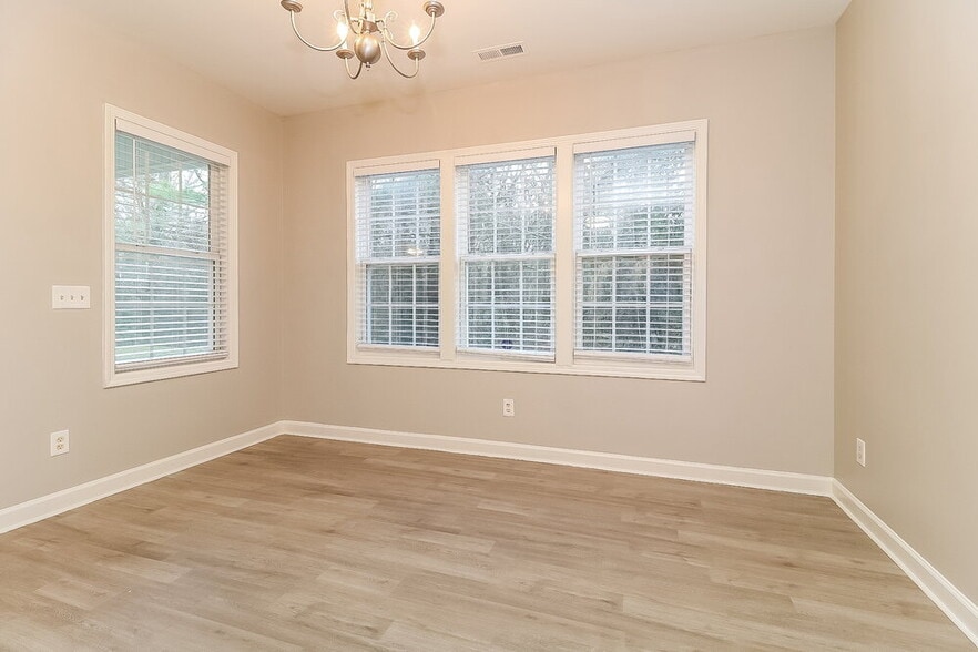 Building Photo - 3213 Rendezvous Dr