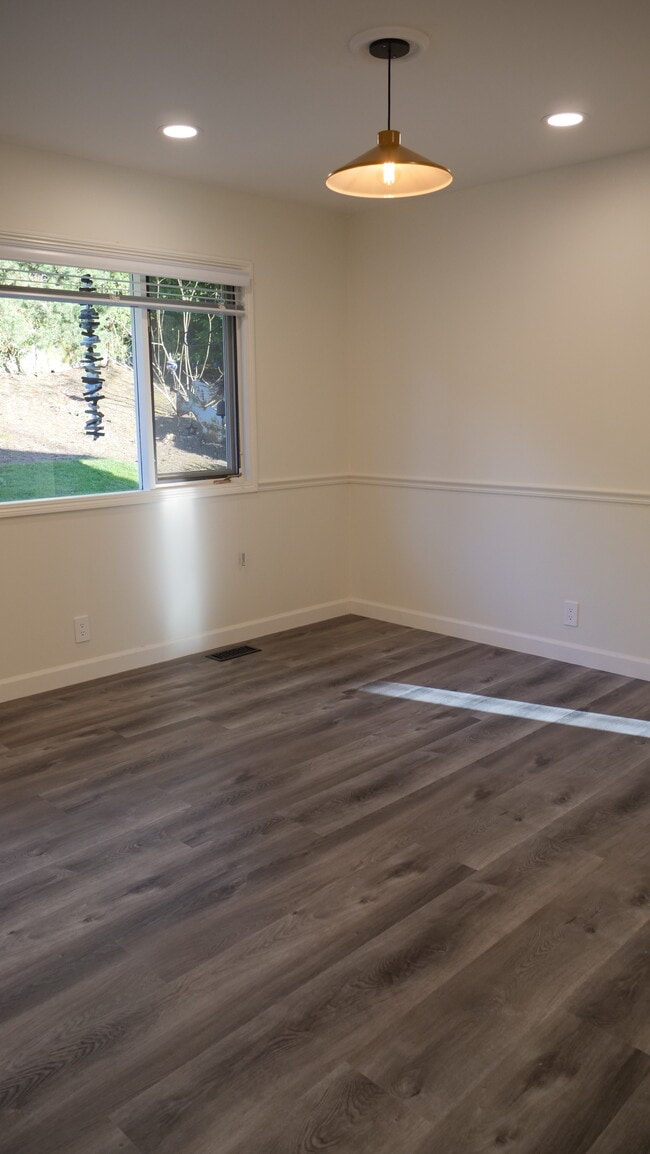 Building Photo - 1525 Ivy Ct
