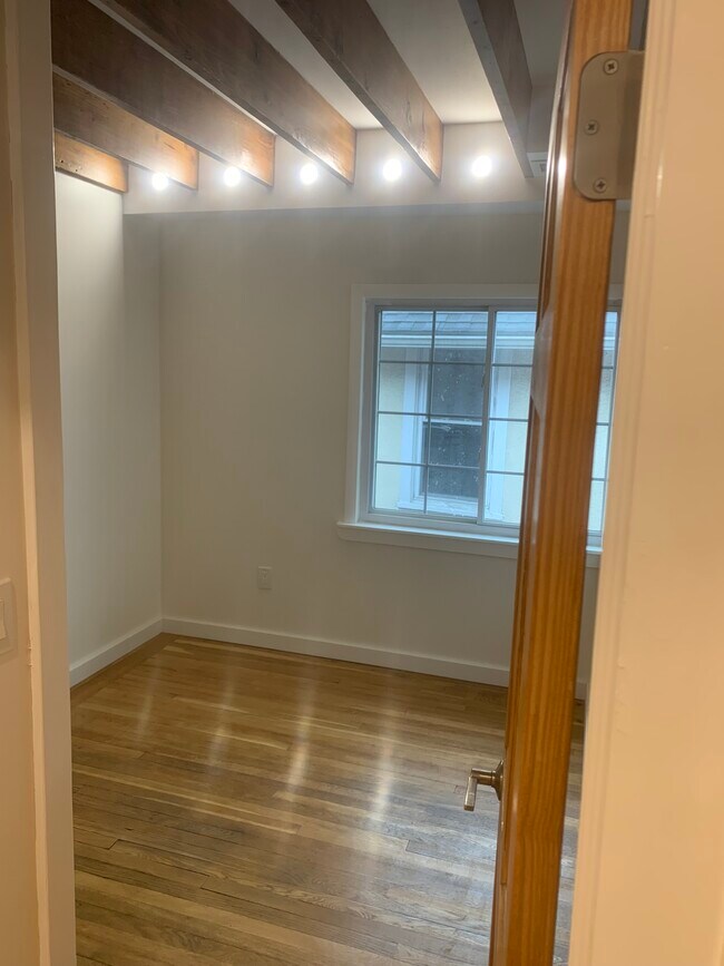Bedroom - 130 River Road Ext
