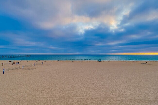 Building Photo - 1510 The Strand