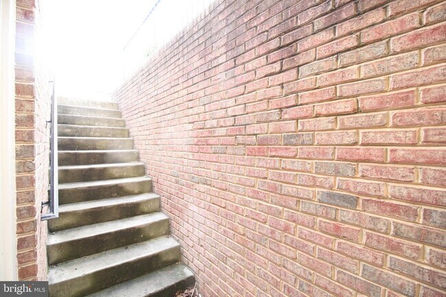 Building Photo - 102 Bullard Cir