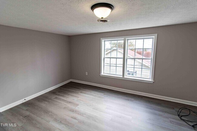 Building Photo - 1129 Cherry St