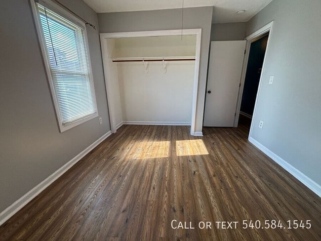 Building Photo - 3615 Ellen Dr