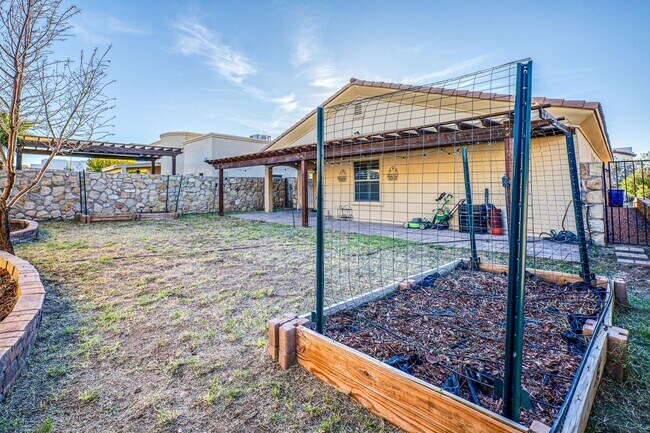 Building Photo - Beautiful 3 bed-2 baths home in 79911