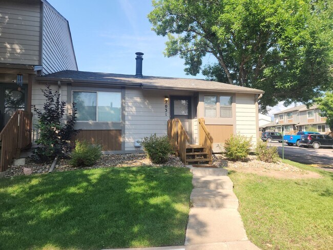 Building Photo - Academy and Vickers--Ranch Style Townhome!