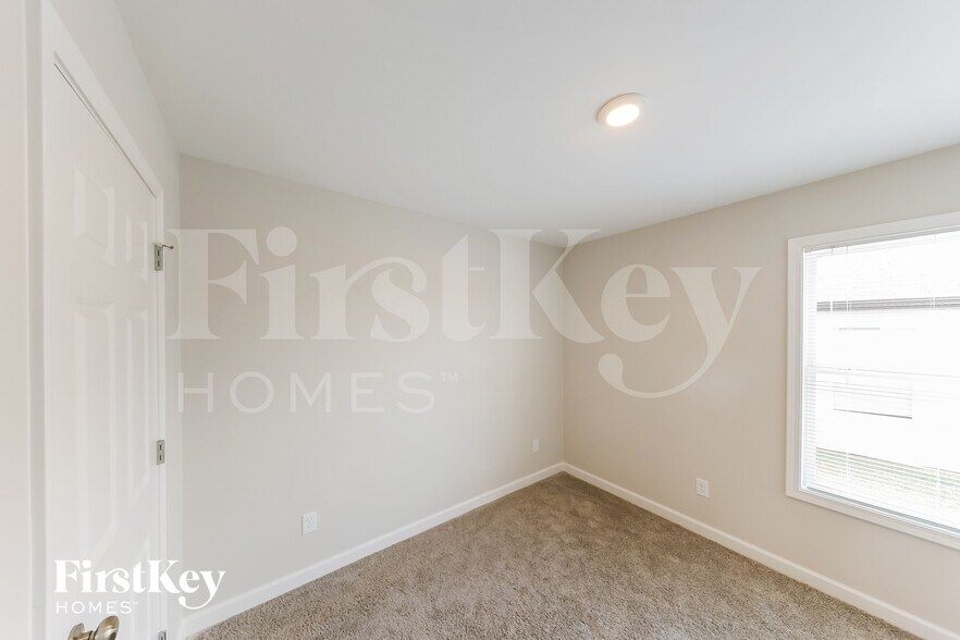 Building Photo - 120 Castlebar Cir