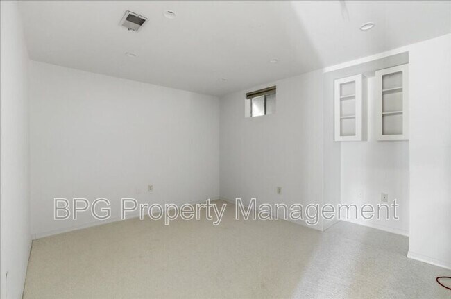 Building Photo - 522 Breckinridge Square SE