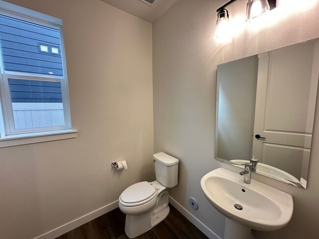 Building Photo - Cda Home Located In The Trails