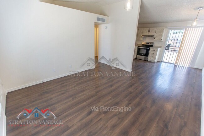 Building Photo - 3120 N 67th Ln