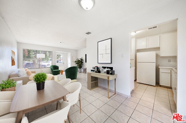 Building Photo - 1040 Iris St