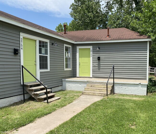 Primary Photo - 2 br, 1 bath Duplex - 2754 Foster Street