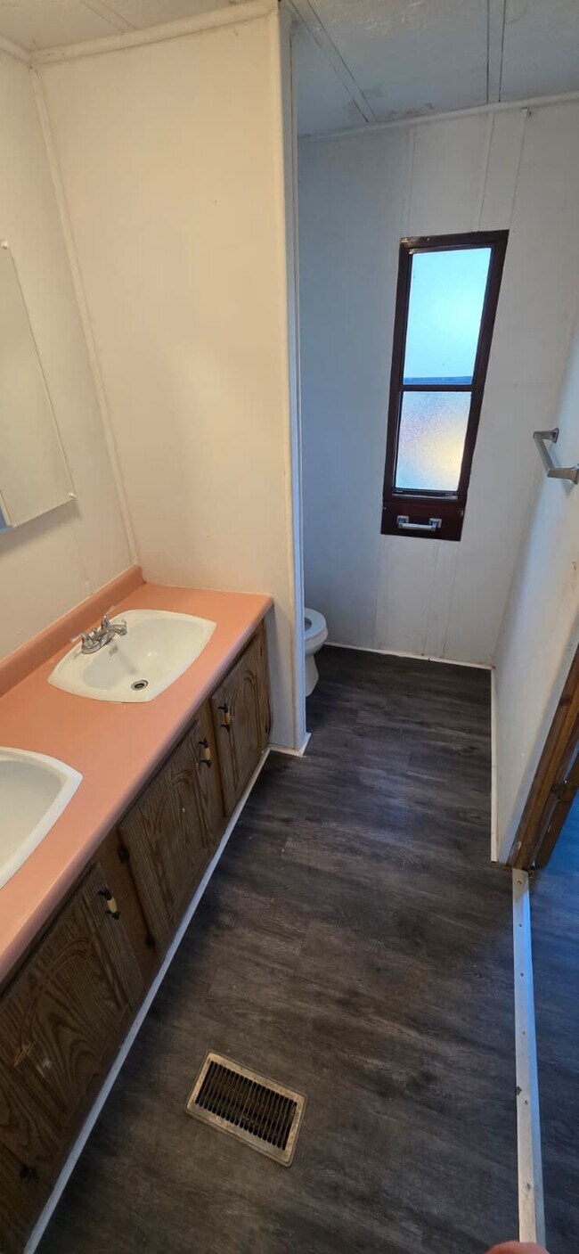 Building Photo - 8364 Cedar St