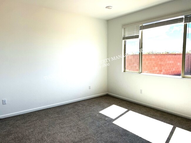 Building Photo - 13142 E Cembeline Ln