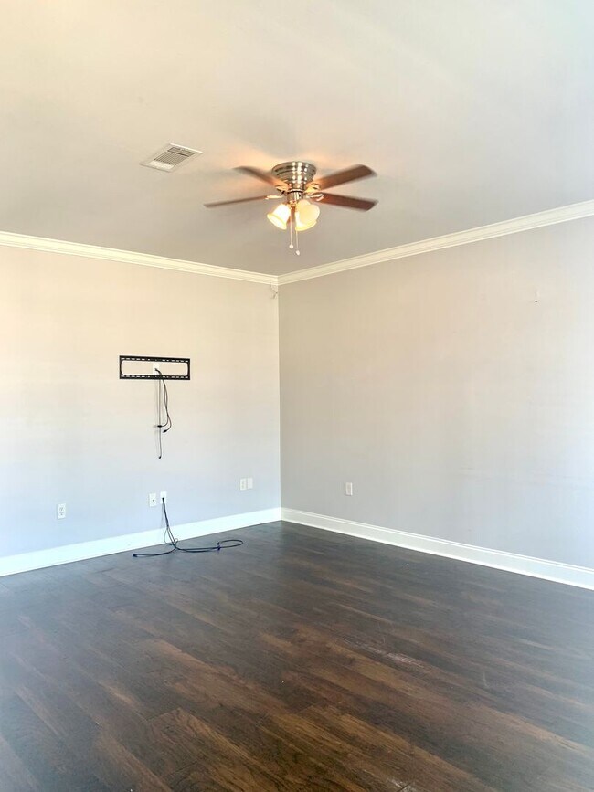 Building Photo - 2BR 2 1/2BA Condominium Denham Springs