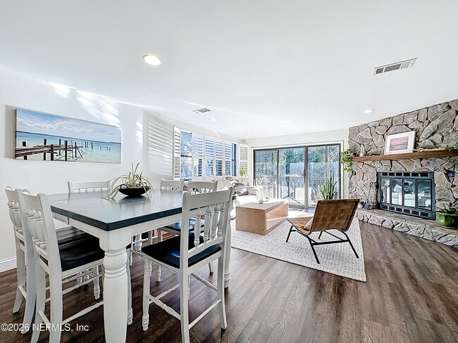 Building Photo - 2009 Seminole Rd