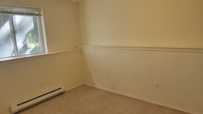 Building Photo - 4 Bedroom South Hill Home With Detached Ga...