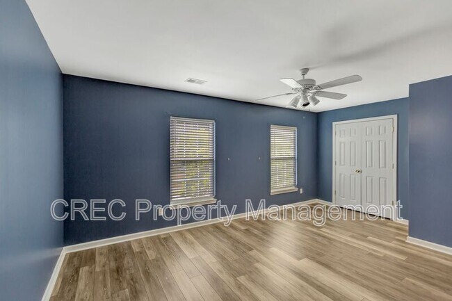 Building Photo - 304 Deep River Rd