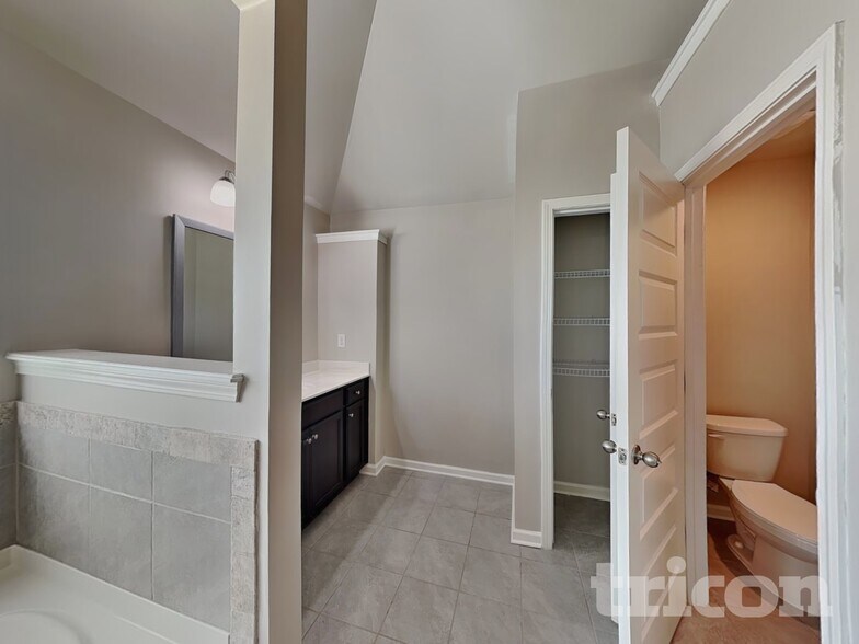 Building Photo - 68 Shenandoah Dr