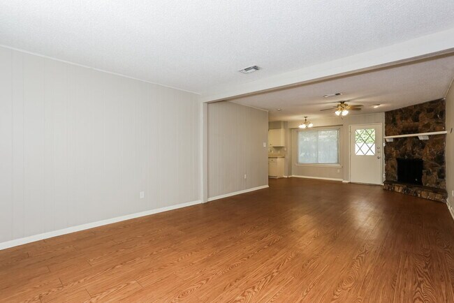 Building Photo - 1307 Columbine Ct