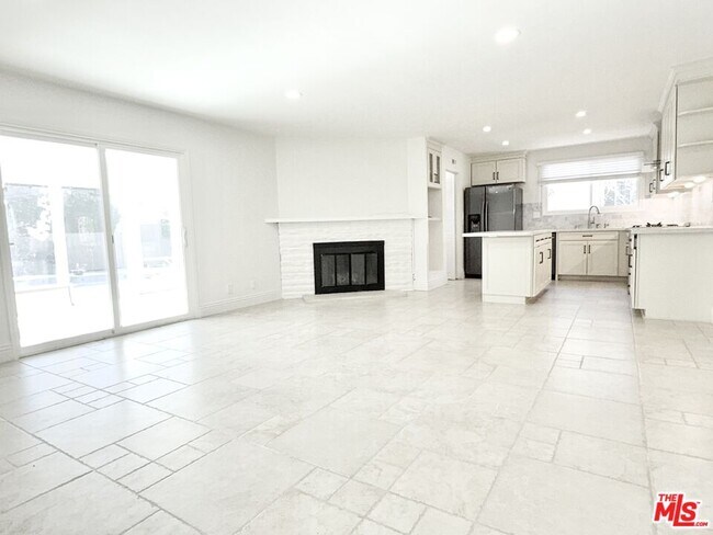 Building Photo - 23744 Hartland St