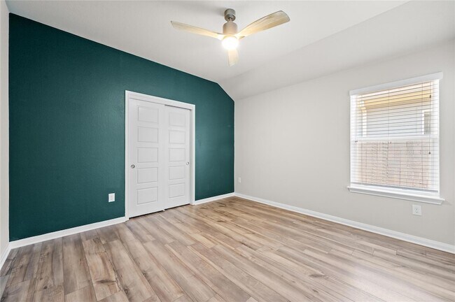 Building Photo - 10225 Bankhead Dr