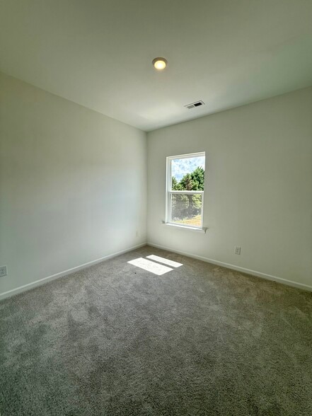 Second Bedroom - 414 Silver Star Blvd