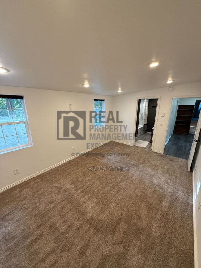Building Photo - 1533 3rd Ave W