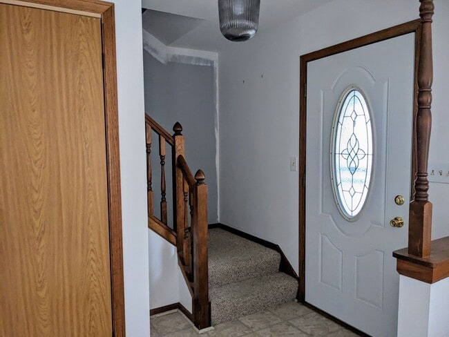 Building Photo - 3 Bedroom 1.5 Bathroom Single Family