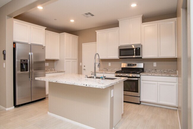 Building Photo - Gorgeous Townhome 3/2 in Santa Rosa Community in Summerlin!